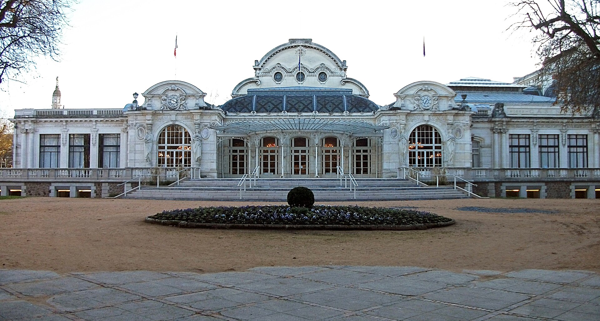 Le palais des Congrès et l’Opéra de Vichy